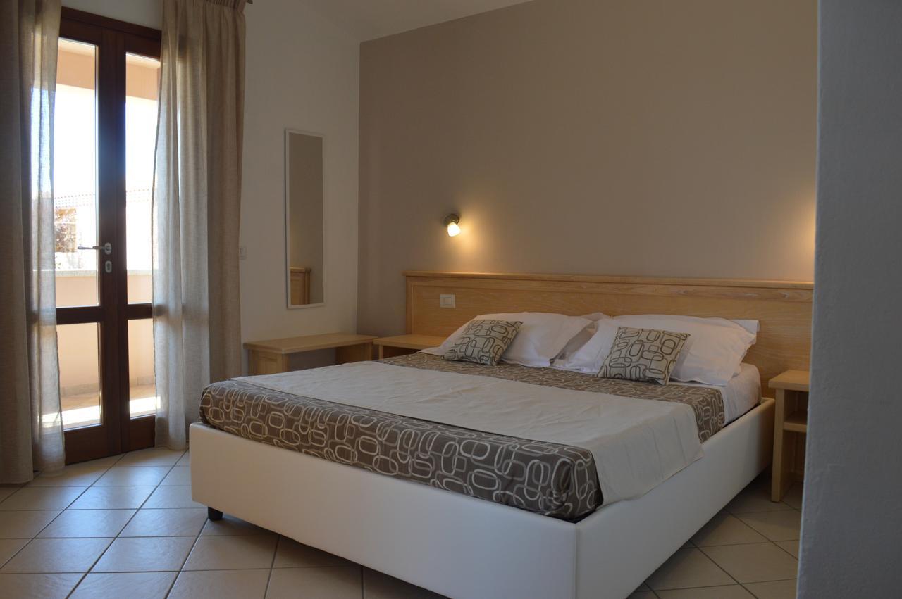 Guest Rooms Affittacamere 산테오도로 외부 사진