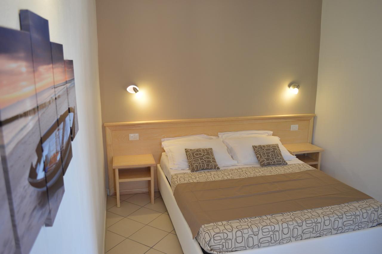 Guest Rooms Affittacamere 산테오도로 외부 사진