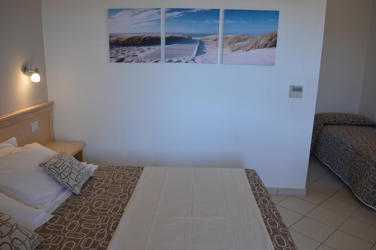 Guest Rooms Affittacamere 산테오도로 외부 사진