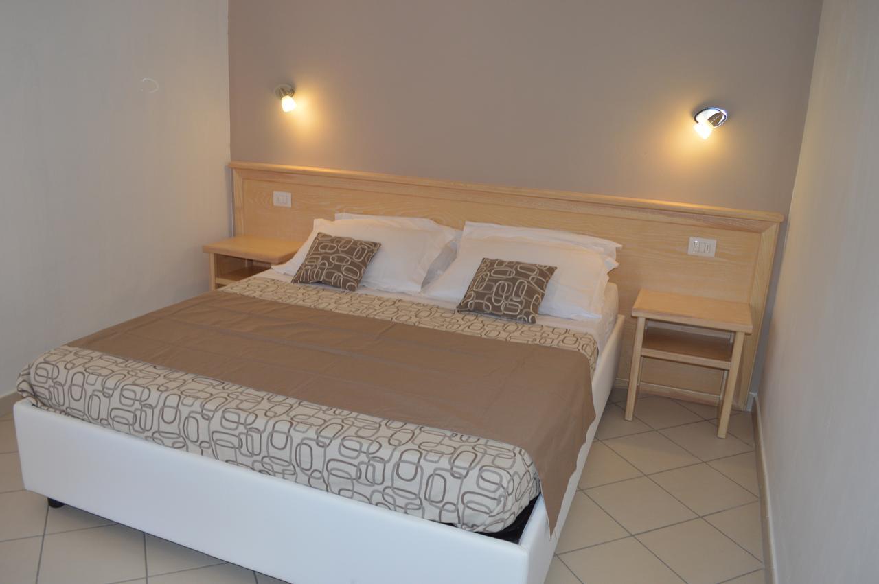 Guest Rooms Affittacamere 산테오도로 외부 사진