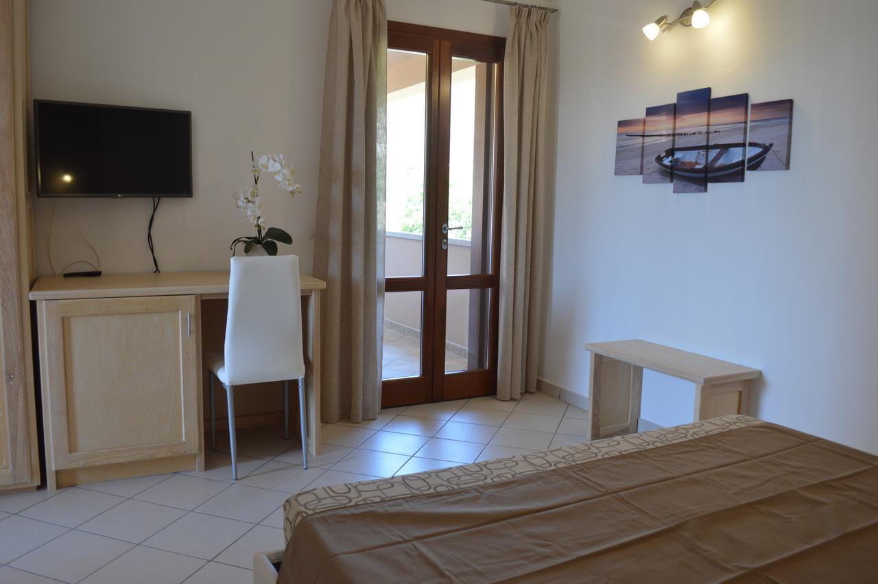 Guest Rooms Affittacamere 산테오도로 외부 사진