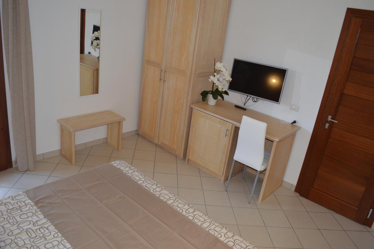 Guest Rooms Affittacamere 산테오도로 외부 사진