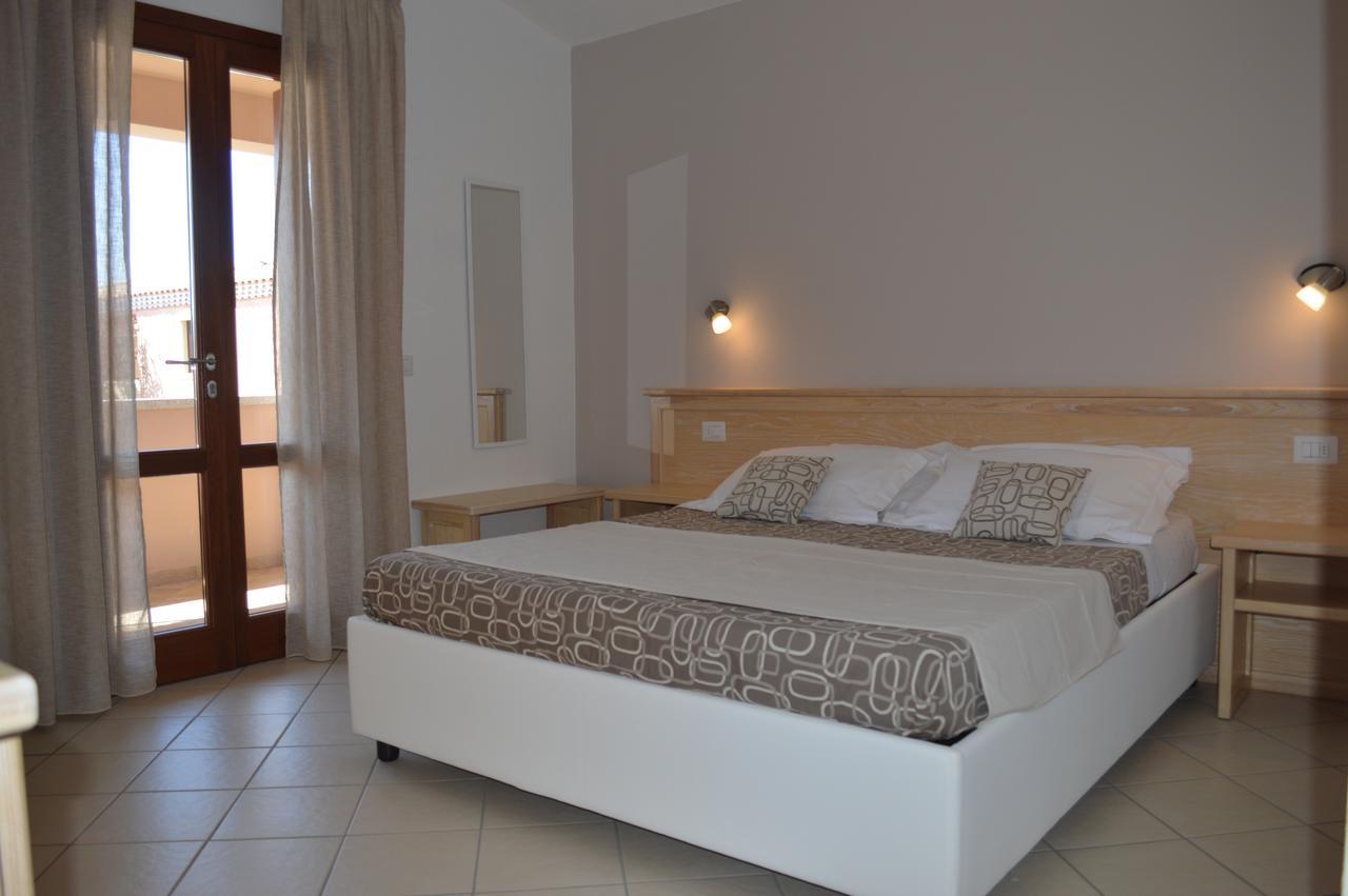 Guest Rooms Affittacamere 산테오도로 외부 사진