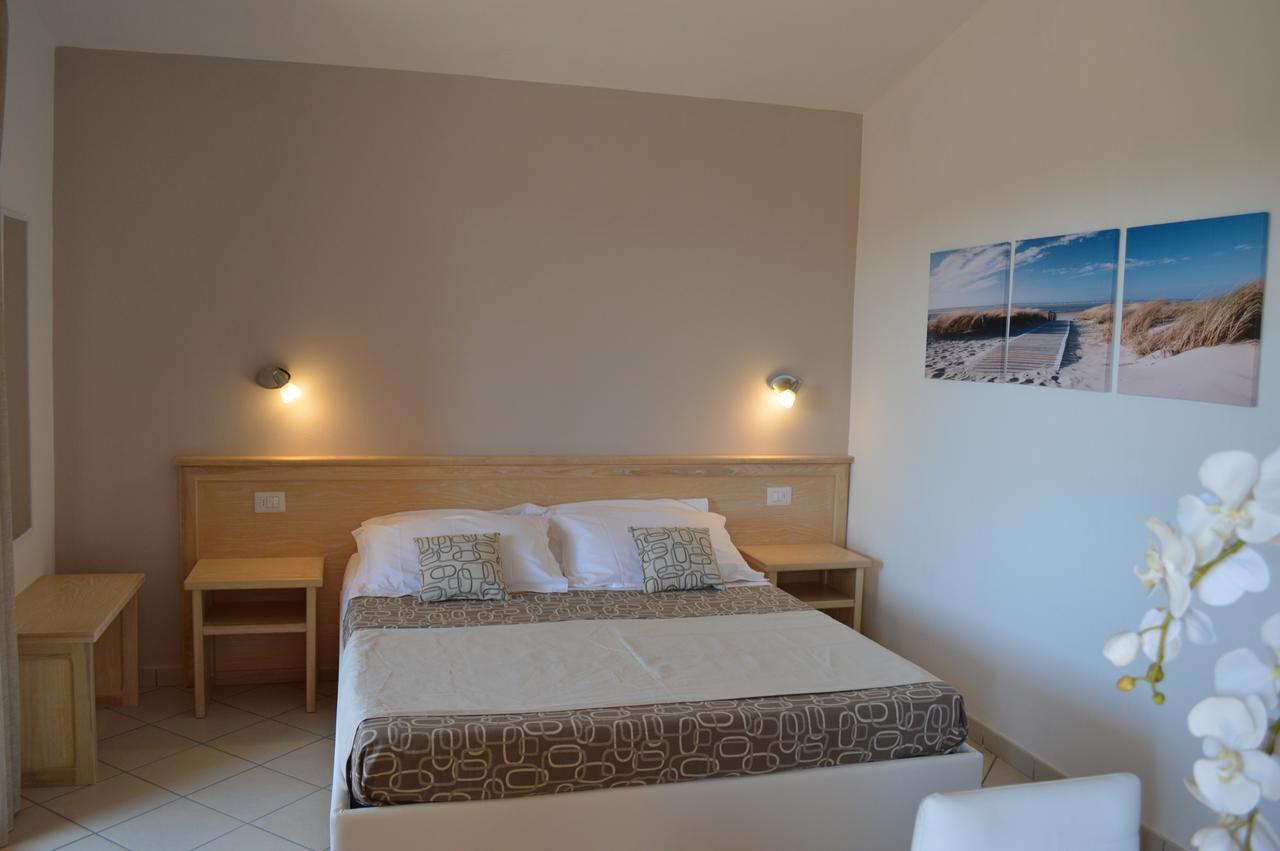 Guest Rooms Affittacamere 산테오도로 외부 사진