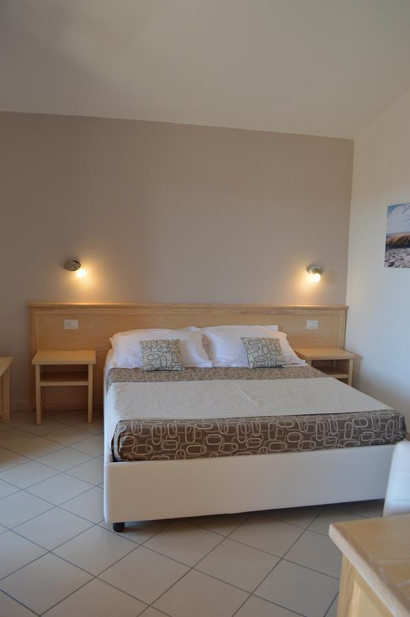 Guest Rooms Affittacamere 산테오도로 외부 사진