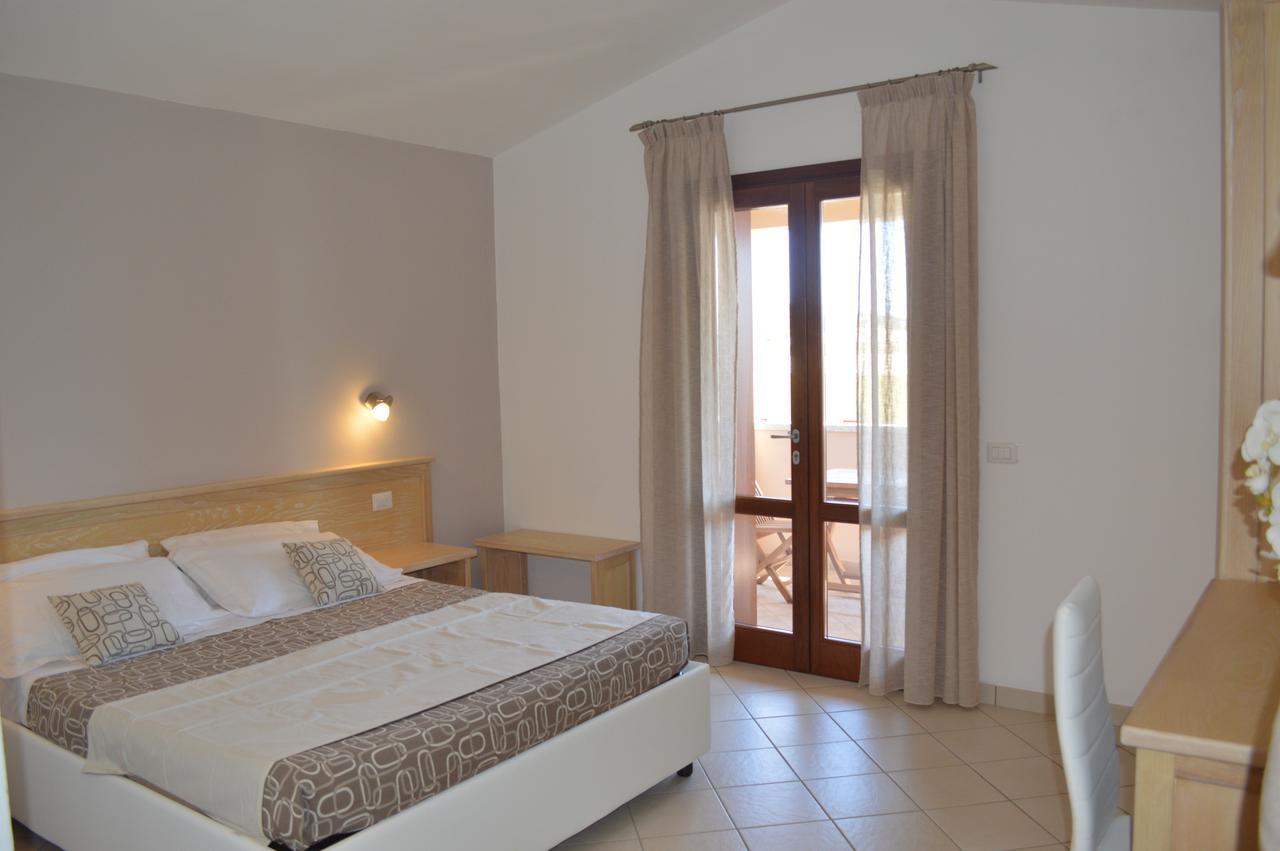Guest Rooms Affittacamere 산테오도로 외부 사진