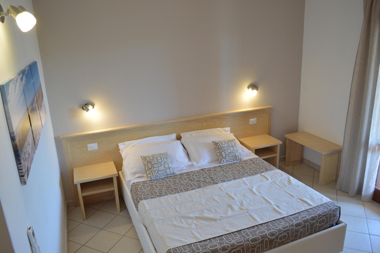 Guest Rooms Affittacamere 산테오도로 외부 사진