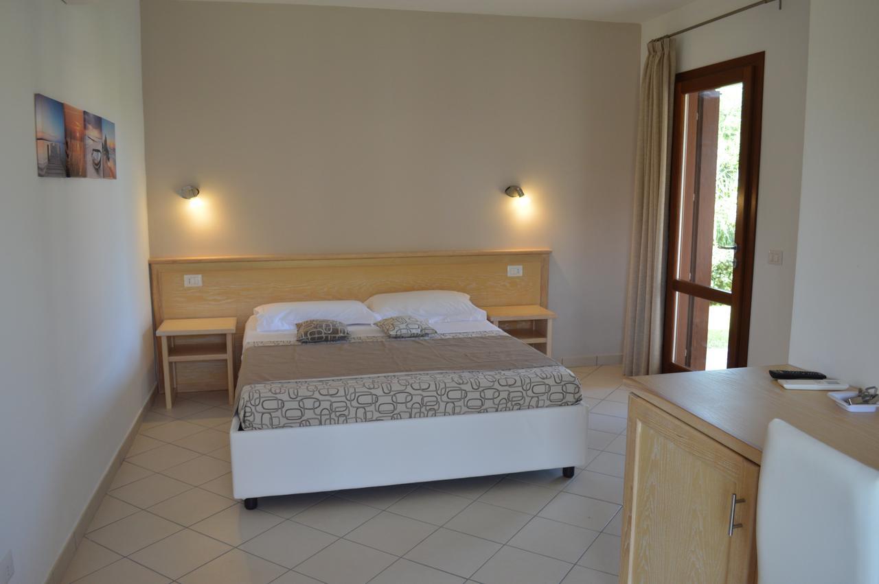 Guest Rooms Affittacamere 산테오도로 외부 사진