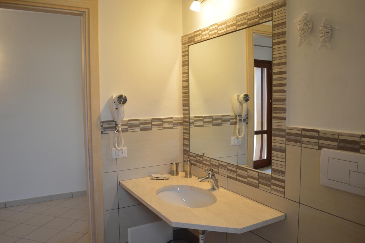 Guest Rooms Affittacamere 산테오도로 외부 사진