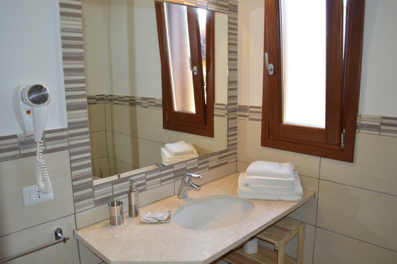 Guest Rooms Affittacamere 산테오도로 외부 사진