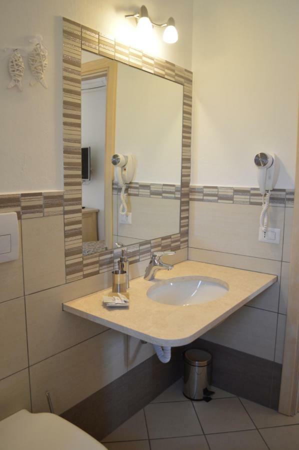 Guest Rooms Affittacamere 산테오도로 외부 사진